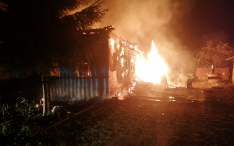 В Александровском районе сгорели два частных дома