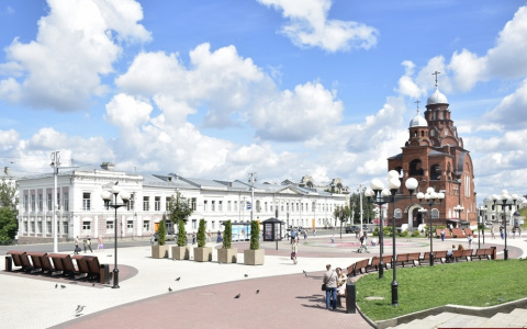 Владимирская девочка распорола ногу решеткой фонтана на Театральной площади