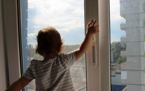 Стали известны подробности падения ребенка с девятого этажа во Владимире