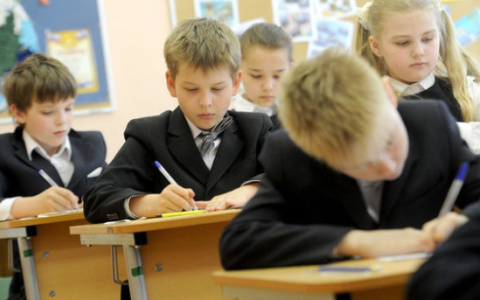 Обязаны ли дети носить школьную форму и могут ли учителя отбирать гаджеты?