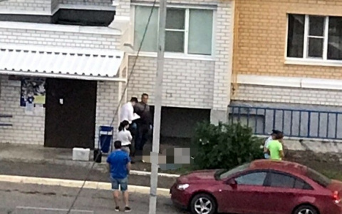 В Веризино молодая девушка выпала из окна 6 этажа