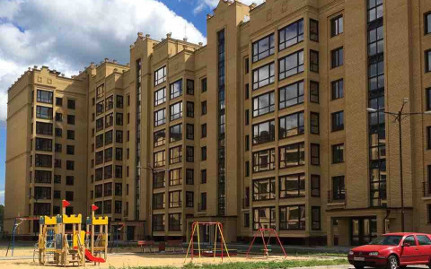 Дольщикам дома в Коммунаре представили 3 варианта решения проблемы