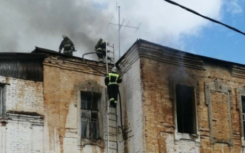 В Собинке 32 человека тушили пожар на площади 450 квадратных метров