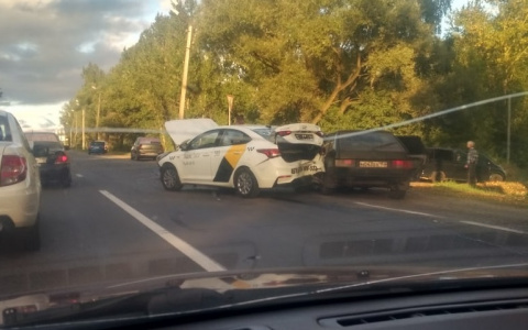 За один день во Владимире в ДТП попали три машины Яндекс.такси
