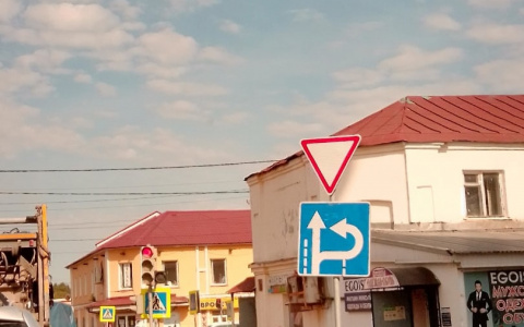 Жителей Покрова ввёл в ступор новый дорожный знак