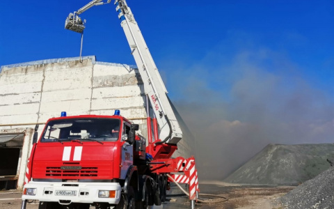 Во Владимире пожар уничтожил 1600 квадратных метров здания