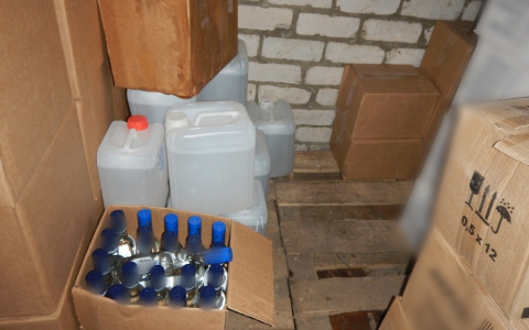 Муромлянина обвиняют в хранении контрафактного алкоголя