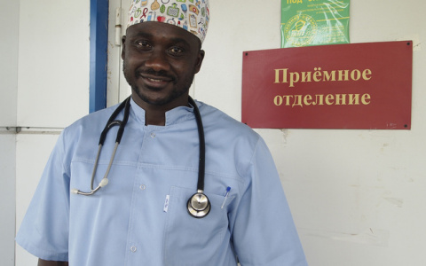 В Суздале появился новый хирург - африканец из Гамбии