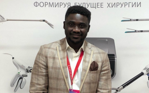 В Суздале хирург из Африки лечит последствия падения с крыш и ударов телок