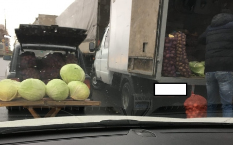 Во Владимире капусту и картошку продают прямо на проезжей части