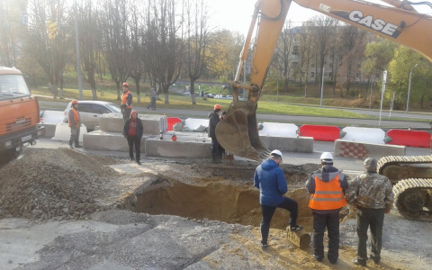 На Октябрьском проспекте во Владимире уже перекрыта часть полос
