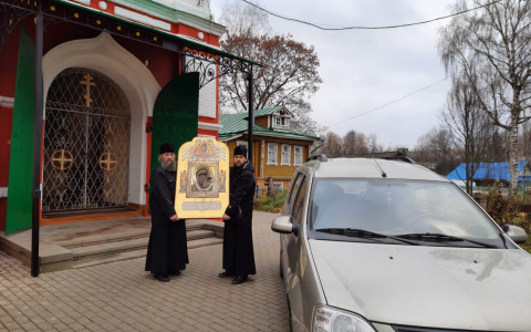 В Вязниках прошел крестный объезд против коронавируса