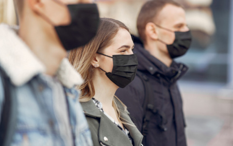 В России утвердили новые правила для контактировавших с больными COVID-19