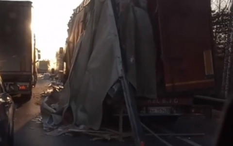 Авария в Вязниковском районе оставила след из коробок и упаковки