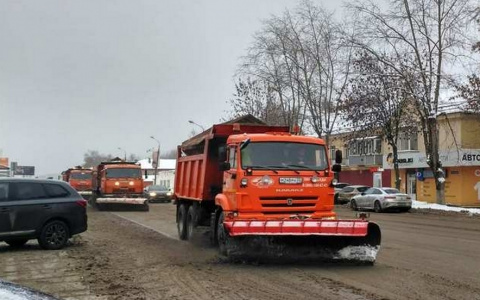 50 единиц техники устраняют последствия "ледяного дождя" во Владимире