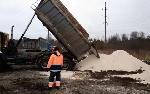С места крушения поезда под Владимиром вывозят загрязненный грунт
