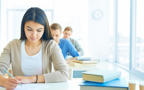 Сроки написания итогового сочинения в 11-х классах перенесены на весну