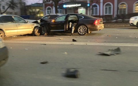 Опубликовано видео смертельной аварии на проспекте Ленина