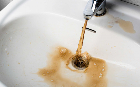 «От камней в трубах до камней в почках»: какую воду пьют владимирцы и чем это грозит?