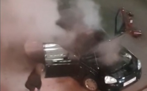 Опубликовано видео из Коврова: горел легковой автомобиль