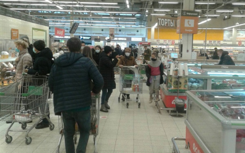 В России хотят заморозить цены на некоторые категории товаров