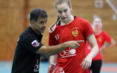 Главного тренера женской сборной по гандболу отправили в отставку