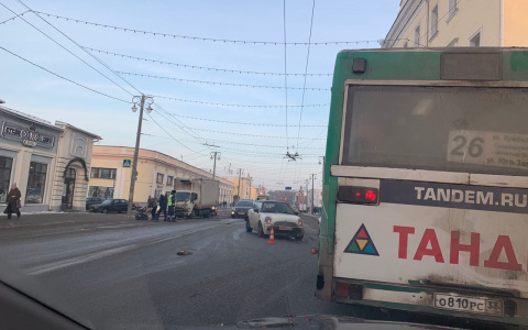 Напротив центра ИЗО вновь авария с пострадавшими