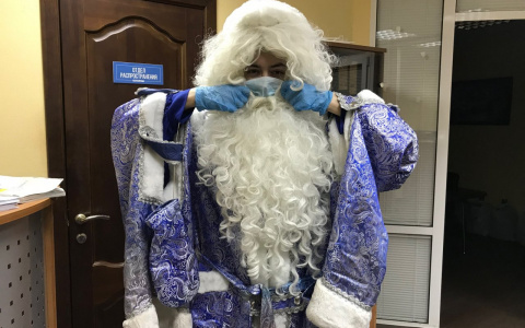 Дед Мороз будет приходить к детям в маске и перчатках