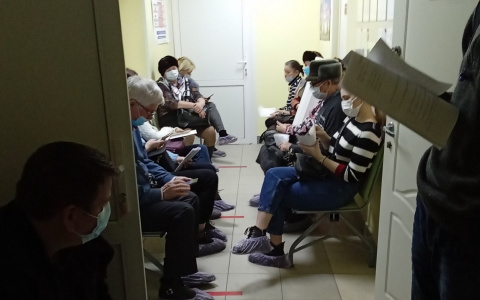 Журналист в «красной зоне» поликлиники: «Не болели? Обязательно тут заразитесь!»