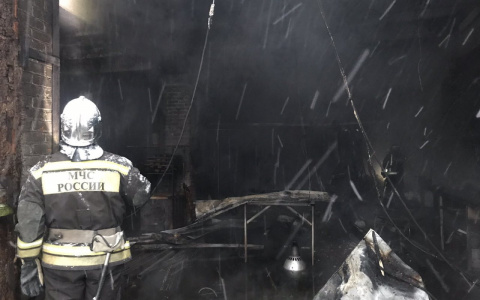 Во Владимире полностью сгорел автосервис