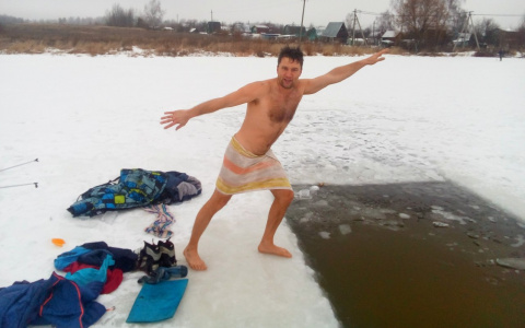 Владимирец отметил начало нового года в проруби