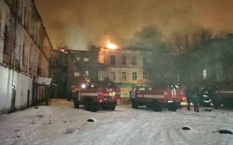 В Собинке страшный пожар в многоквартирном доме. Эвакуируют жильцов