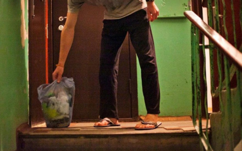 Полиция Владимира бессильна? Как легально отомстить соседям, которые оставляют мусор под дверью