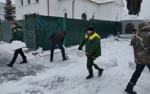 Дворники: "Такого снега мы не видели несколько лет"