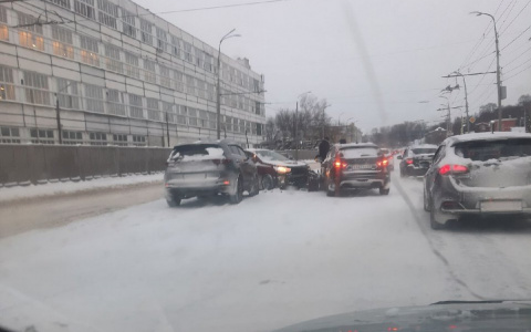 Серьезная авария во Владимире рядом с "Автоприбором" привела к пробкам