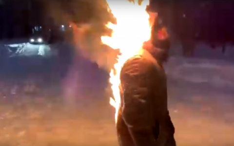 Молодой человек ради развлечения поджег сам себя