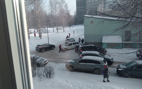 Во Владимире "гении парковки" создают неприятности для жителей