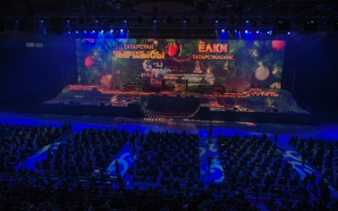 На елке подарки выдали в простой коробке, а не в рюкзаке-игрушке