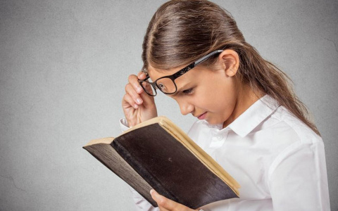 «Мам, я не вижу, что написано на доске»: Владимирский врач-офтальмолог назвал главные причины снижения зрения у детей