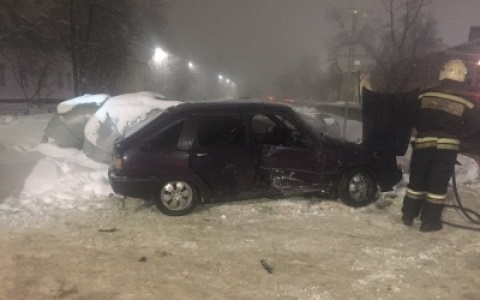 Во Владимире столкновение двух автомобилей привело к пожару