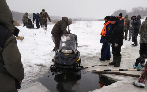 Во Владимирской области ищут двух провалившихся под лёд рыбаков
