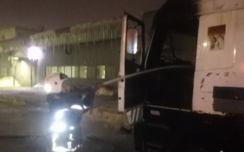Вчера вечером на пожаре в грузовике погиб человек