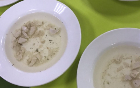 "В школьной столовой детей кормят, как заключеных"