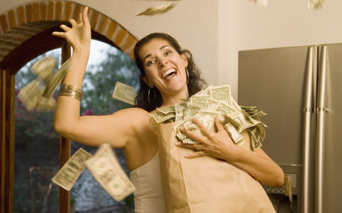 "Дворец с Алиэкспресса": как владимирцы, у которых нет миллиона покупают аналоги дизайнерских вещей в свои квартиры?