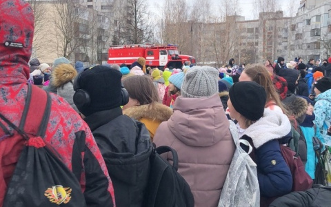 Во Владимире эвакуировали школу