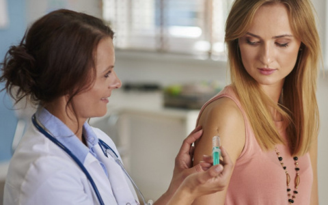 В России рассказали об опасности вакцины для определённых категорий людей