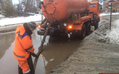 Во Владимире откачивают воду с улиц
