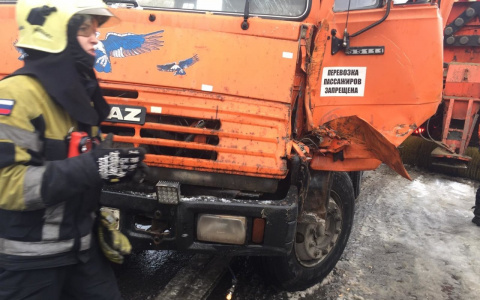 На Пекинке жестко столкнулись 2 КамАЗа