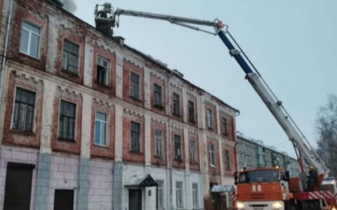 Губернатор направил 5 миллионов для ликвидации последствий пожара в Собинских казармах