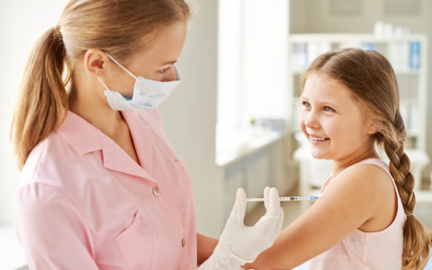 Надо ли делать вакцину от COVID-19 детям?